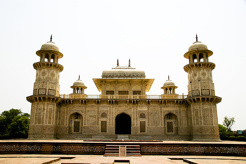 hotels/Itmad-Ud-Daulah's Tomb.jpg